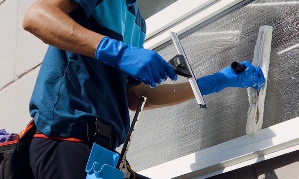 Tips-And-Tricks-For-Window-Cleaning-From-Professionals-Featured